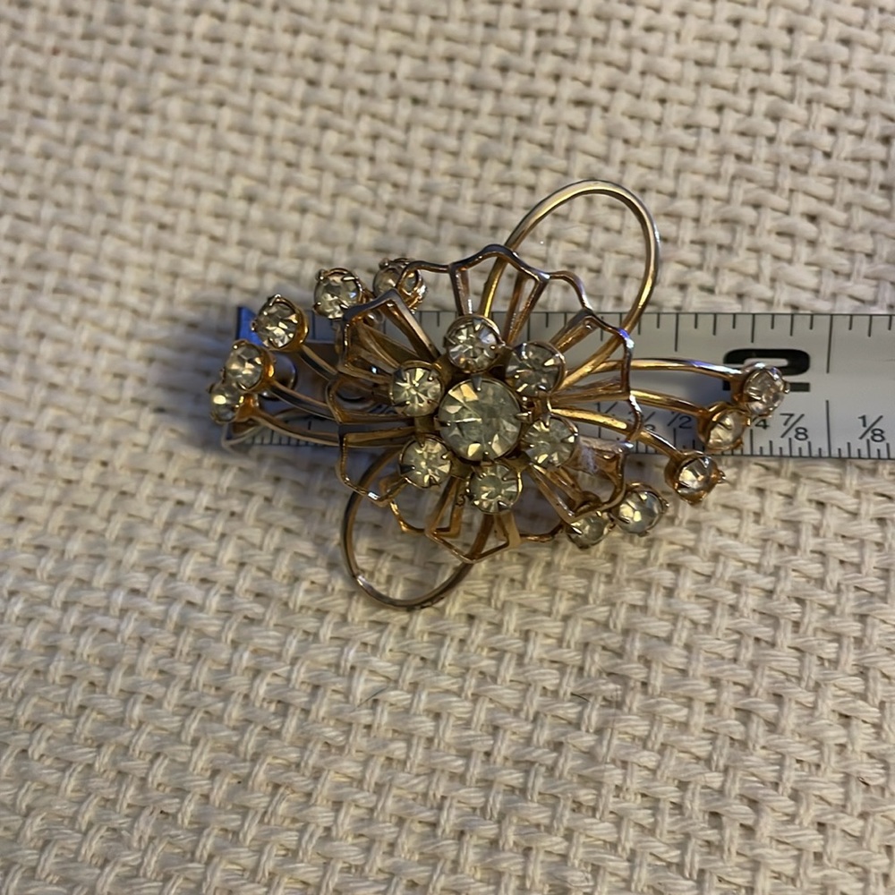 Beautiful Brooch - Picture 2 of 2